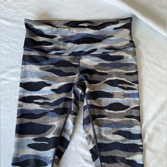 Lululemon Leggings Womens 2 Blue Gray Midi Camo Activewear Color-Block Logo Gym - Picture 2 of 6